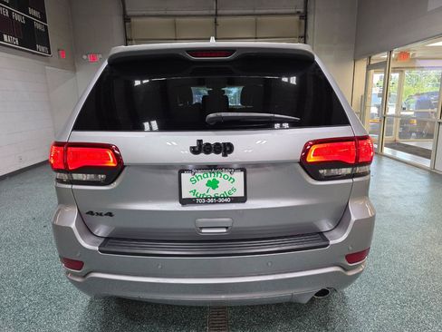 Used 2019 Jeep Grand Cherokee Altitude AWD/4WD image 8