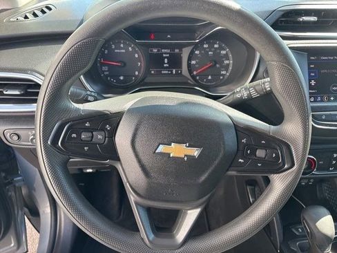 Used 2023 Chevrolet TrailBlazer LT FWD image 16