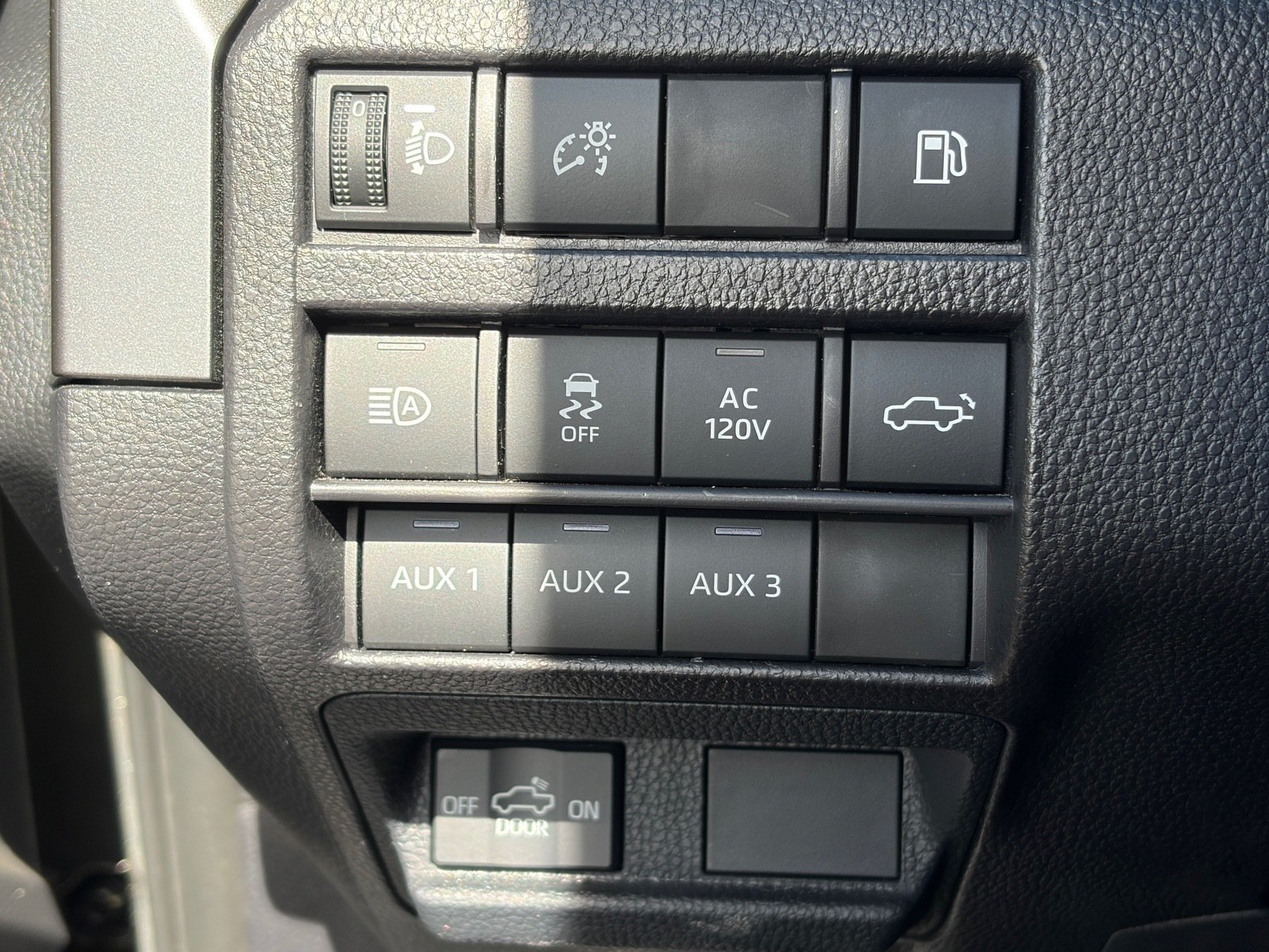 Used 2025 Toyota Tacoma TRD Off-Road w/ TRD Off Road Premium Package AWD/4WD image 20