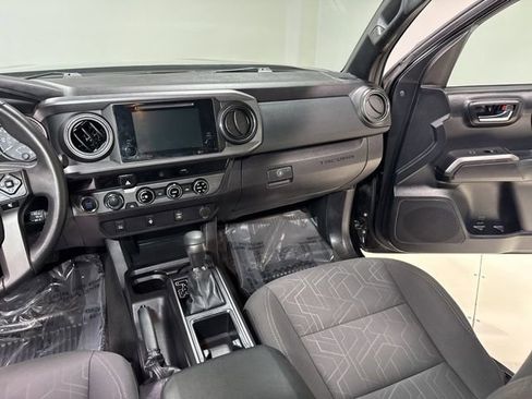 Used 2017 Toyota Tacoma TRD Off-Road w/ Tow Package (A/T) image 20