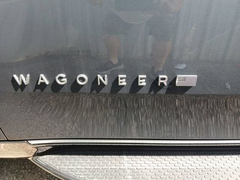 Used 2023 Jeep Wagoneer 4WD w/ Premium Group I image 7