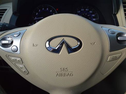 Used 2017 INFINITI QX70 2WD w/ Premium Package image 15