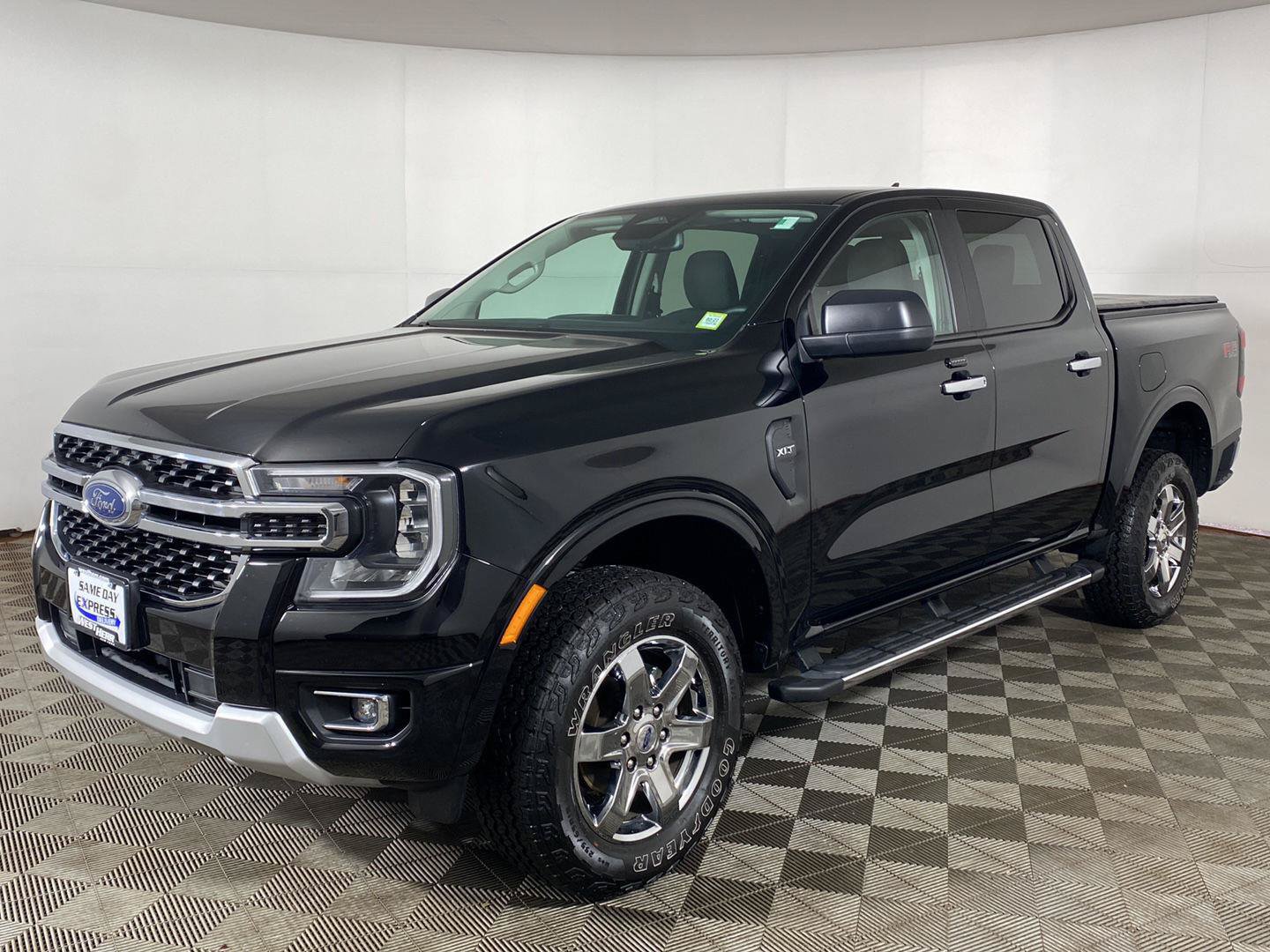 Used 2024 Ford Ranger XLT w/ FX4 Off-Road Package AWD/4WD image 3