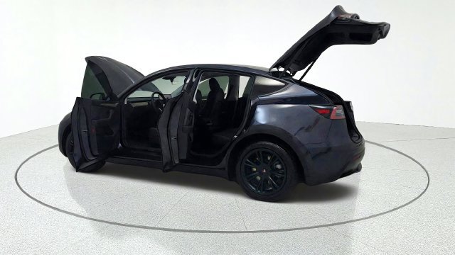 Used 2024 Tesla Model Y 2WD image 15
