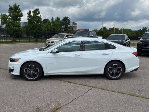 Used 2023 Chevrolet Malibu LT FWD image 2