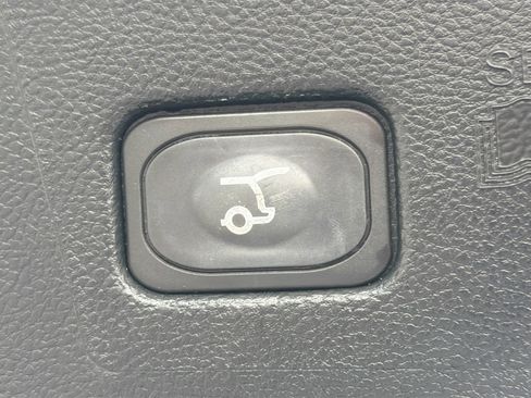 Used 2020 Ford Edge Titanium image 13