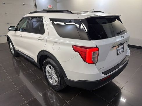 Used 2023 Ford Explorer XLT w/ Equipment Group 202A AWD/4WD image 4