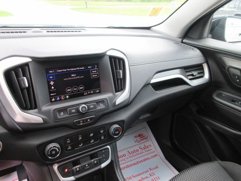 Used 2024 GMC Terrain SLE AWD/4WD image 11