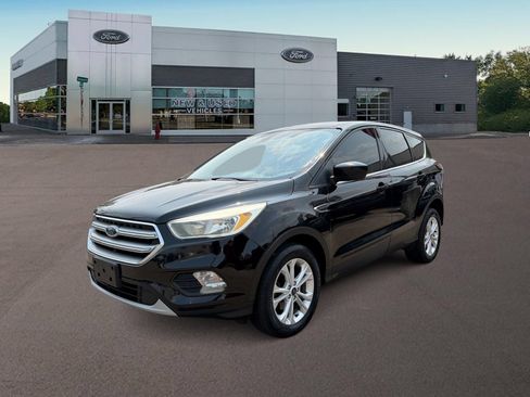 Used 2017 Ford Escape SE FWD image 1