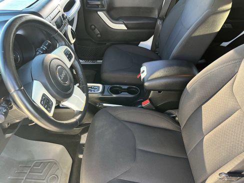 Used 2018 Jeep Wrangler Unlimited Sport image 21