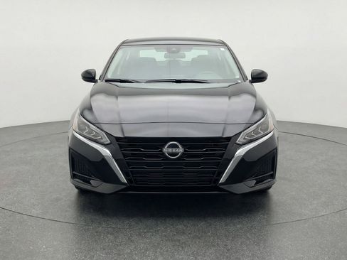 Used 2025 Nissan Altima 2.5 SV image 2