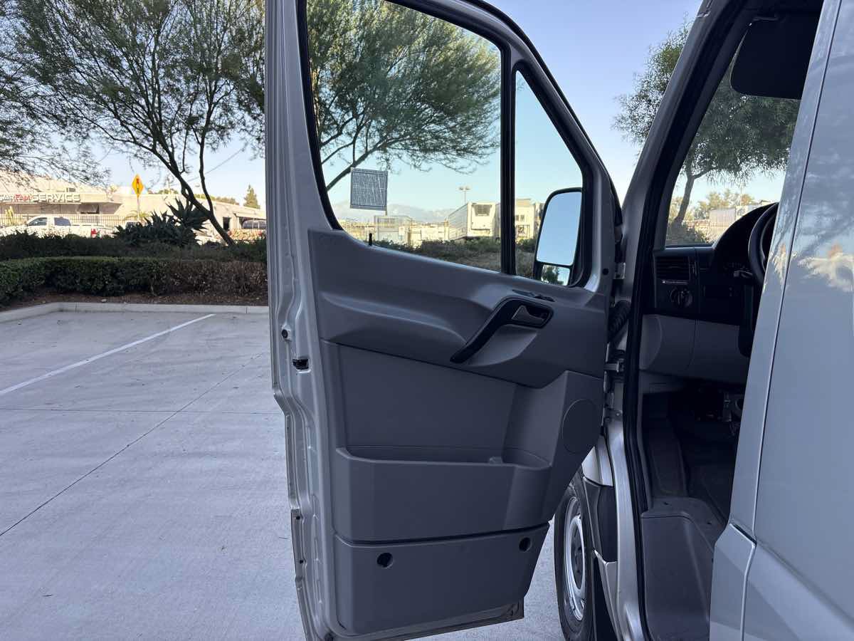 Used 2016 Mercedes-Benz Sprinter 2500 image 15