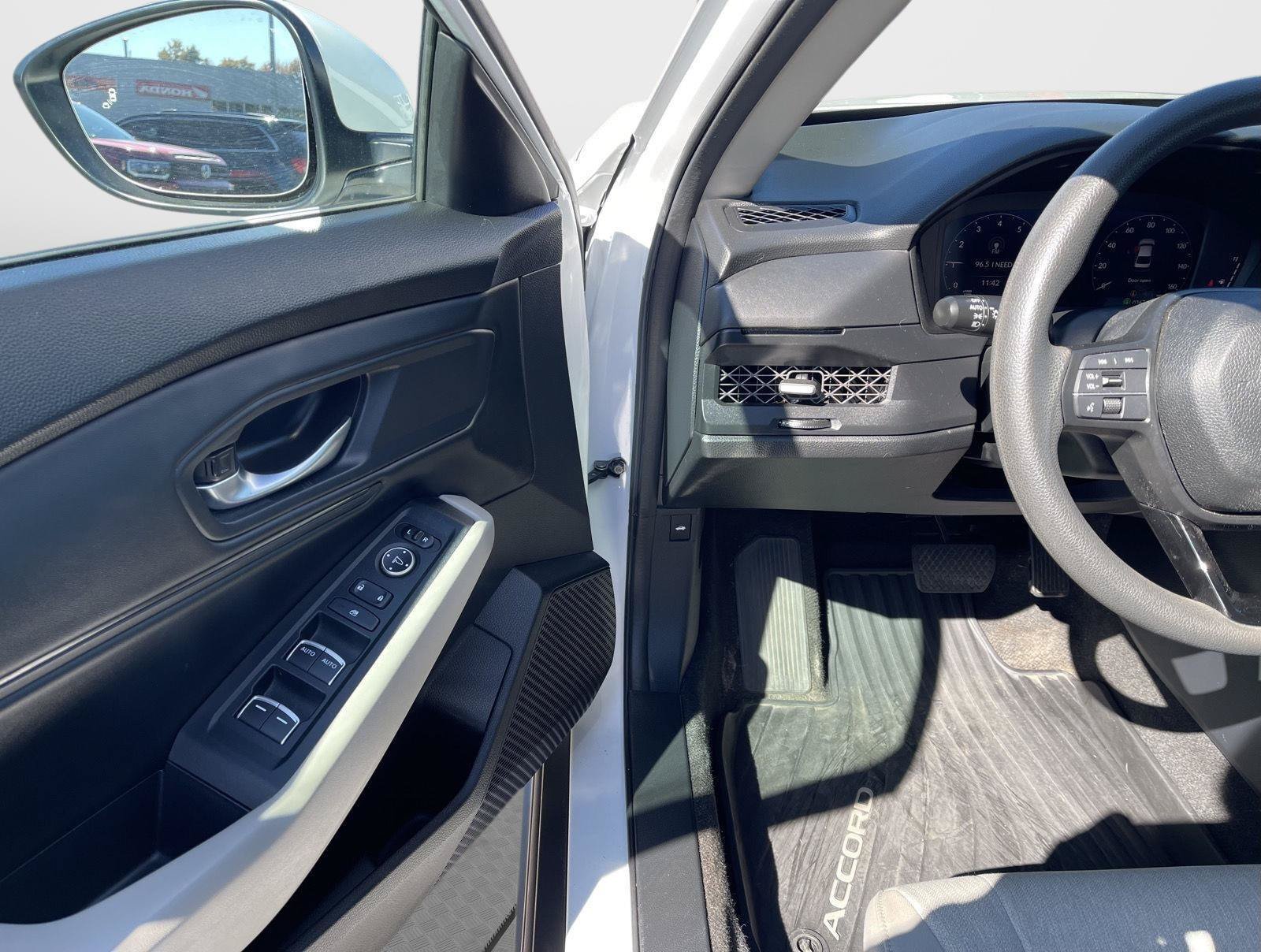 Used 2024 Honda Accord EX image 2