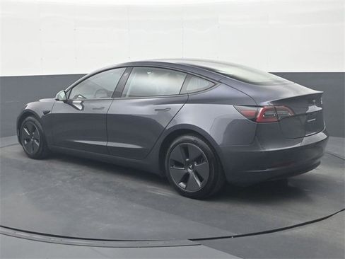 Used 2023 Tesla Model 3 Standard Range image 5