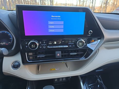 Used 2023 Toyota Highlander Limited image 22