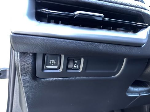 Used 2025 Cadillac XT4 Premium Luxury image 24