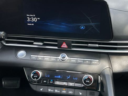 Used 2025 Hyundai Elantra SEL FWD image 16
