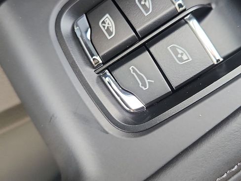 New 2026 Porsche Macan Turbo image 21