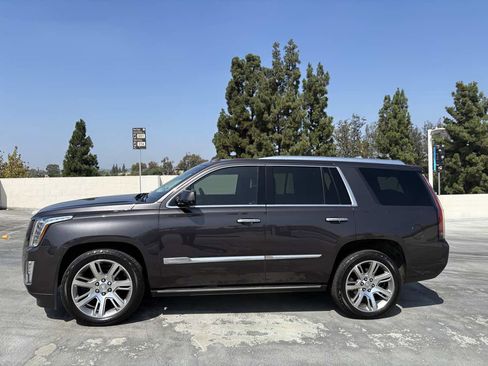 Used 2015 Cadillac Escalade Premium image 9