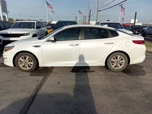 Used 2017 Kia Optima LX image 2