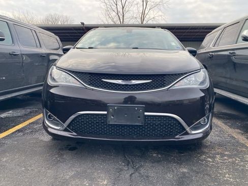 Used 2017 Chrysler Pacifica Touring-L image 17