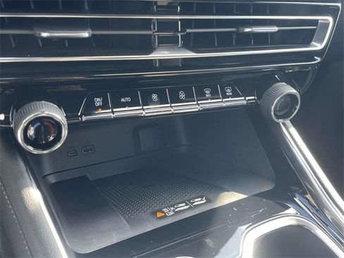 New 2026 Chevrolet Traverse LT image 14