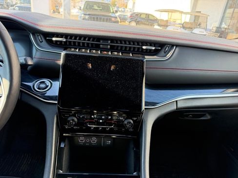 Used 2022 Jeep Grand Cherokee Trailhawk image 14