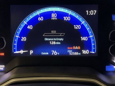 Used 2022 Toyota Corolla Cross XLE w/ Convenience Package image 24