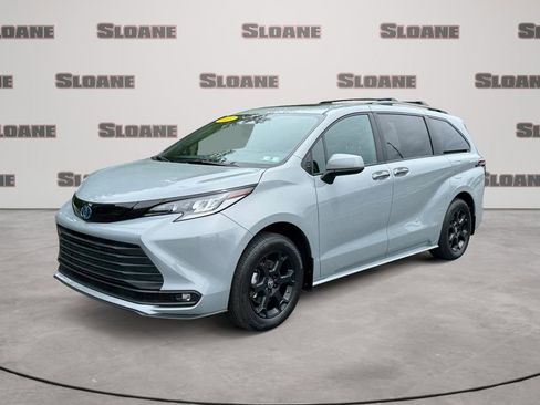 Used 2025 Toyota Sienna XLE Woodland Edition AWD/4WD image 1