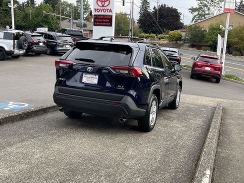 Used 2021 Toyota RAV4 XLE w/ Convenience Package AWD/4WD image 7