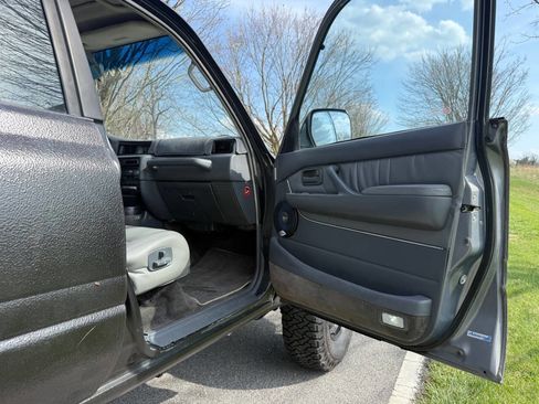 Used 1996 Toyota Land Cruiser image 32