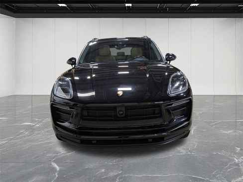 Used 2022 Porsche Macan w/ Premium Package Plus image 8