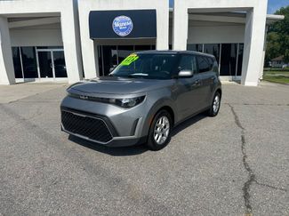 Used 2023 Kia Soul LX w/ Option Group 015 FWD video 1