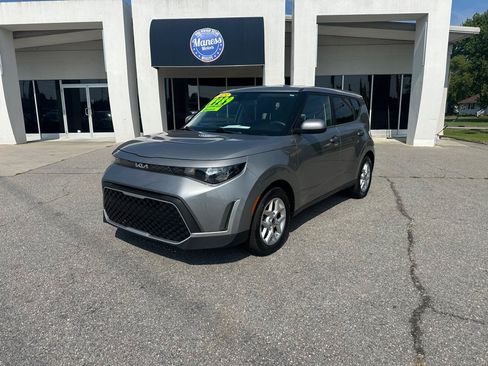 Used 2023 Kia Soul LX w/ Option Group 015 FWD image 1