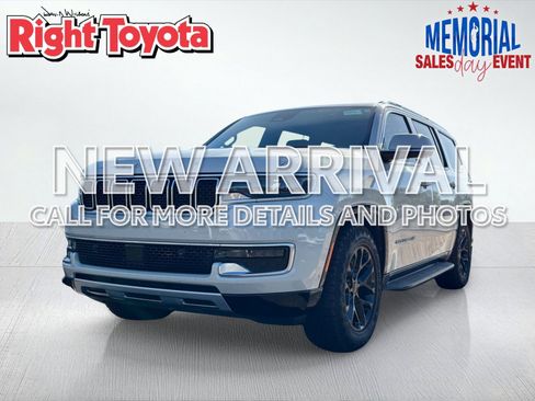 Used 2022 Jeep Wagoneer Series II RWD image 1