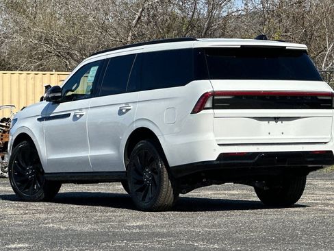 New 2026 Lincoln Navigator Reserve w/ Jet Appearance Package image 5