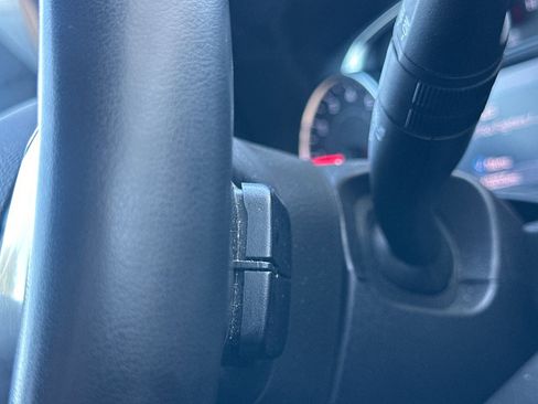 Used 2023 GMC Terrain SLT image 40