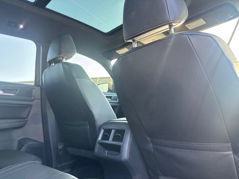 Used 2020 Volkswagen Atlas Cross Sport SE w/ Panoramic Sunroof Package FWD image 29