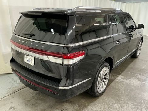 Used 2024 Lincoln Navigator L Reserve AWD/4WD image 3