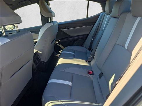 Used 2025 Toyota Camry SE image 19