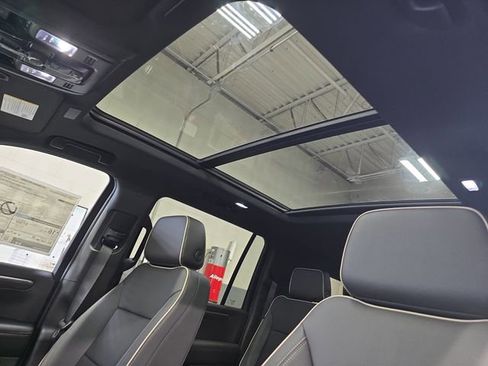 New 2026 Chevrolet Suburban Premier AWD/4WD image 32