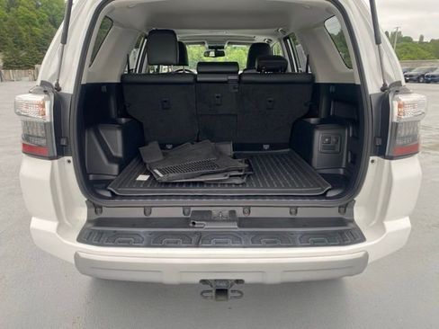 Used 2018 Toyota 4Runner TRD Off-Road Premium AWD/4WD image 5