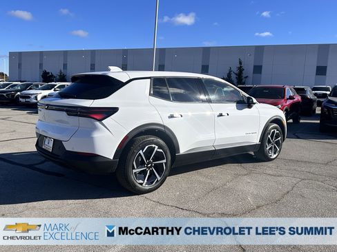 New 2026 Chevrolet Equinox EV LT image 8