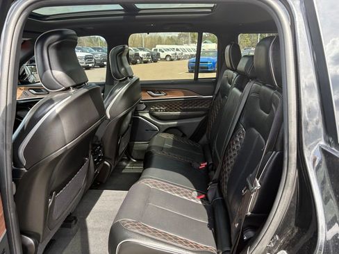 Used 2022 Jeep Grand Cherokee Summit w/ Adv Protech Group IV AWD/4WD image 11