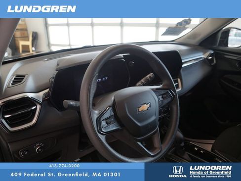 Used 2025 Chevrolet TrailBlazer LT AWD/4WD image 12