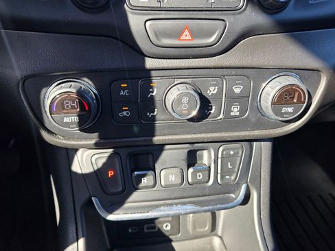 Used 2020 GMC Terrain SLE w/ Driver Convenience Package image 29