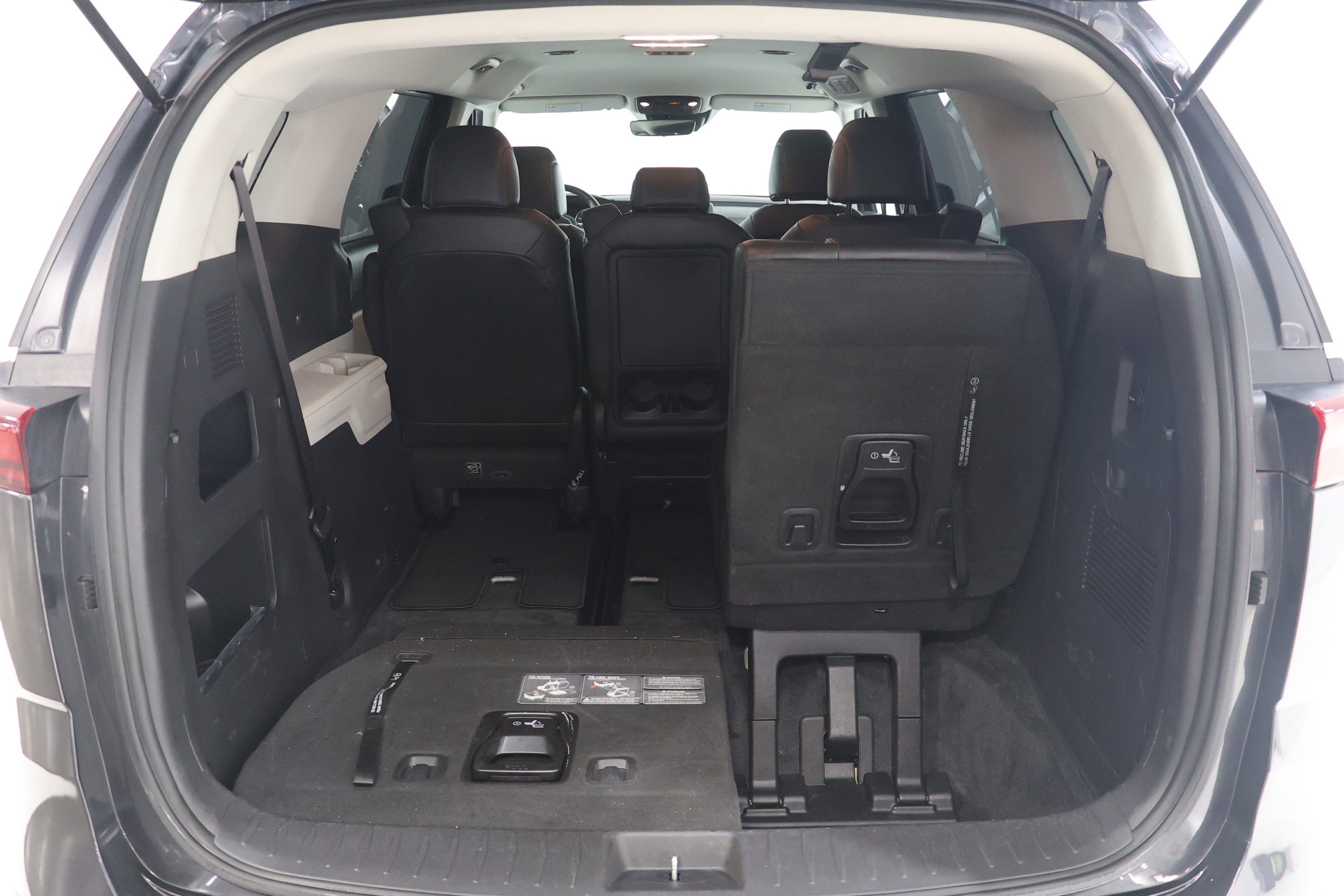 Used 2022 Kia Carnival LX FWD image 33