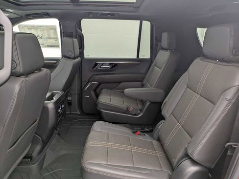 New 2026 Chevrolet Suburban High Country image 21