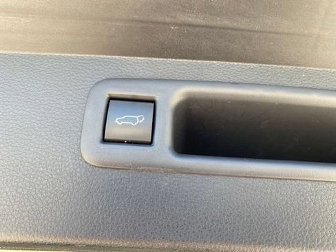 Certified 2025 Toyota Highlander XLE AWD/4WD image 5