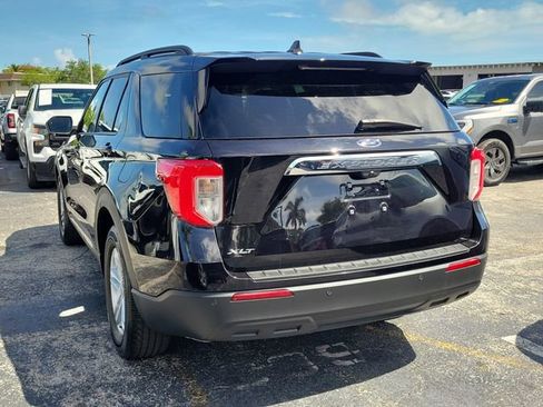 Used 2023 Ford Explorer XLT image 3